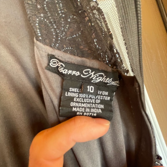 Pizarro Nights gown with sleeves and beautiful detail - Picture 4 of 5